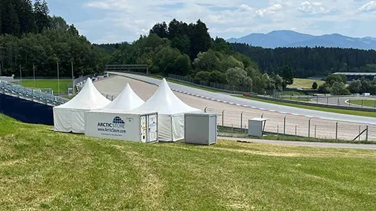 Chladiaci sklad na rakúskych pretekoch Formuly 1 – chladiace kontajnery