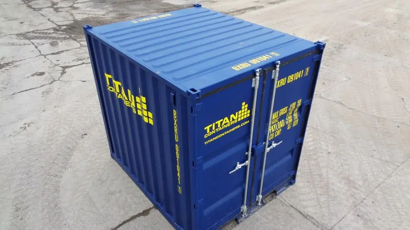 Prepravné kontajnery vo veľkosti 10 stôp