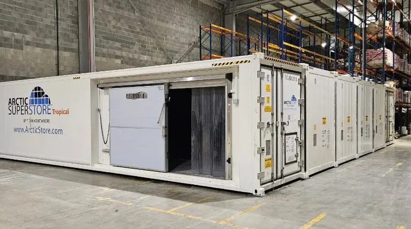 Modularna namestitev hladilnega kontejnerja, ki tvori enoto SuperStore